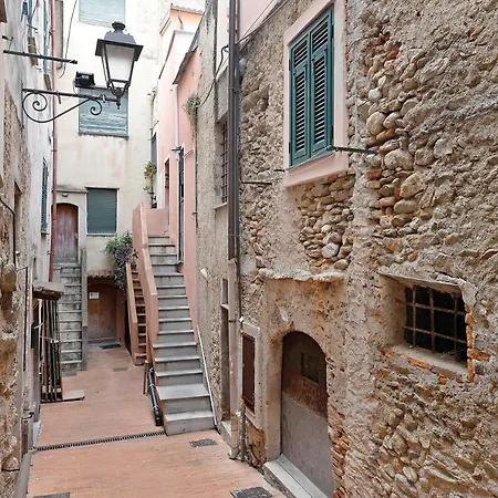 Trilocale Borgo Castello Loano