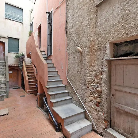 Trilocale Borgo Castello * Loano